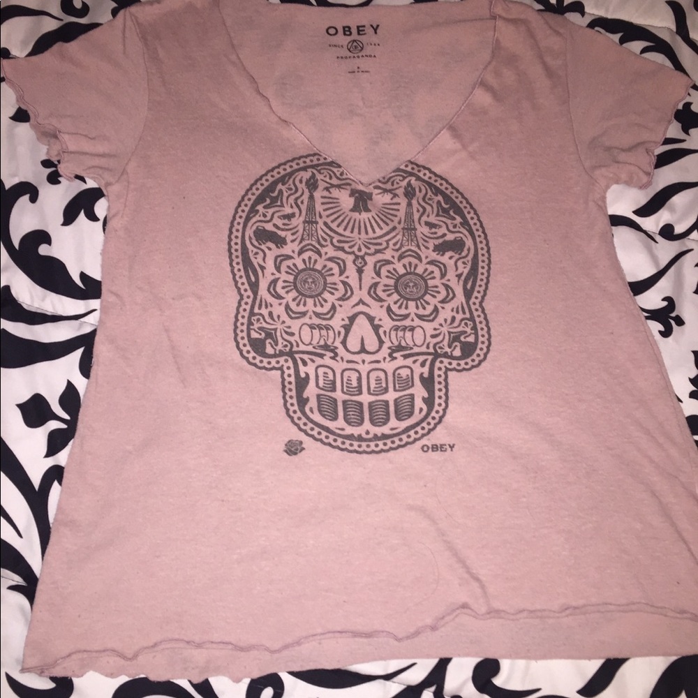 Pink skull t shirt